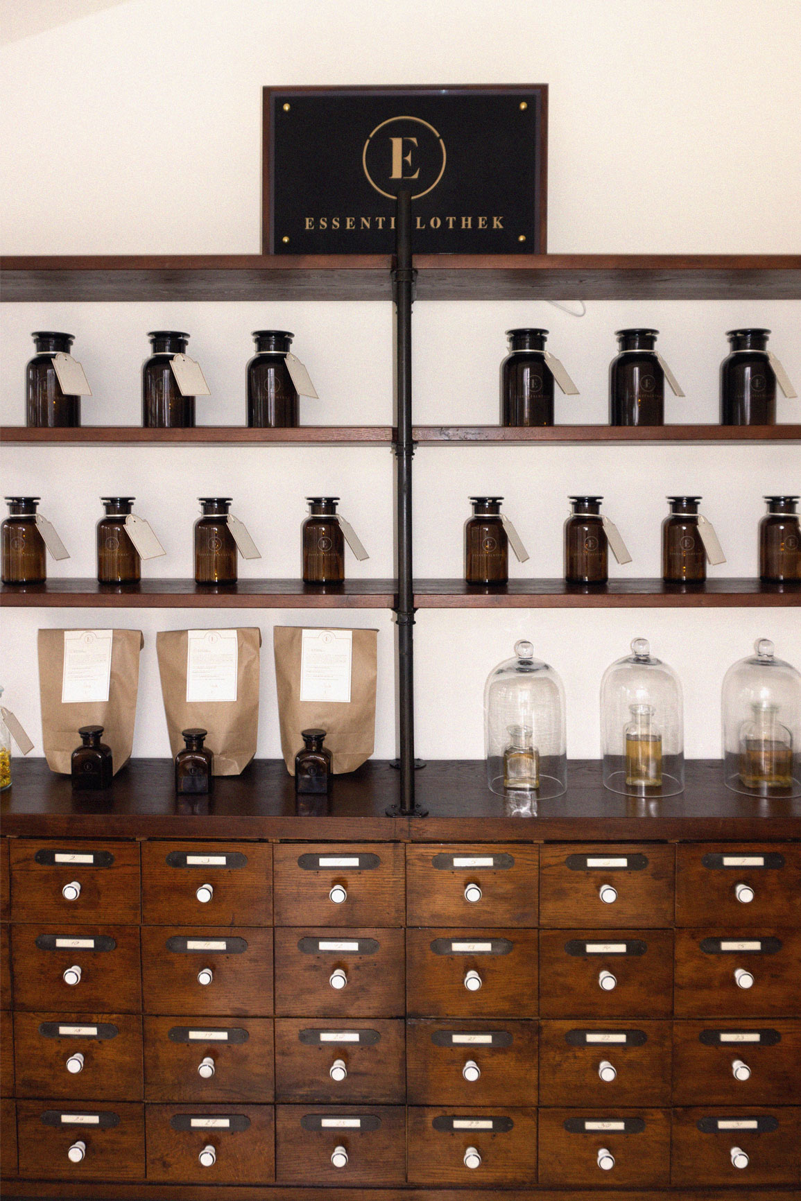 apotheke06 Essentialothek: Apothekerschrank